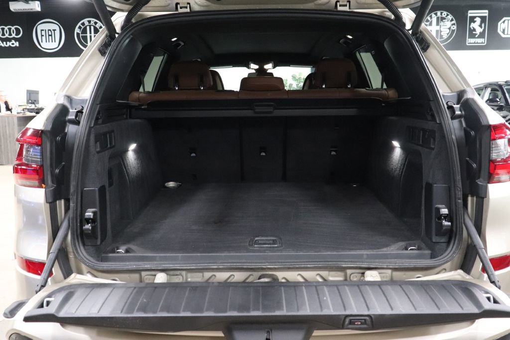 Used 2019 BMW X5 xDrive50i w/ M Sport Package image 22
