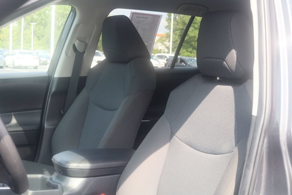 Used 2025 Toyota RAV4 LE AWD/4WD image 16