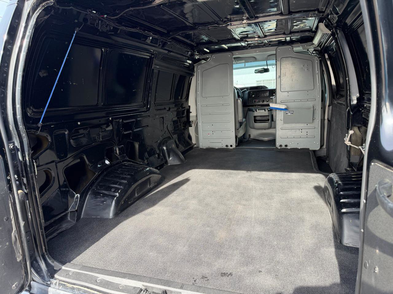 Used 2014 Ford E-150 and Econoline 150 w/ Power Group image 26