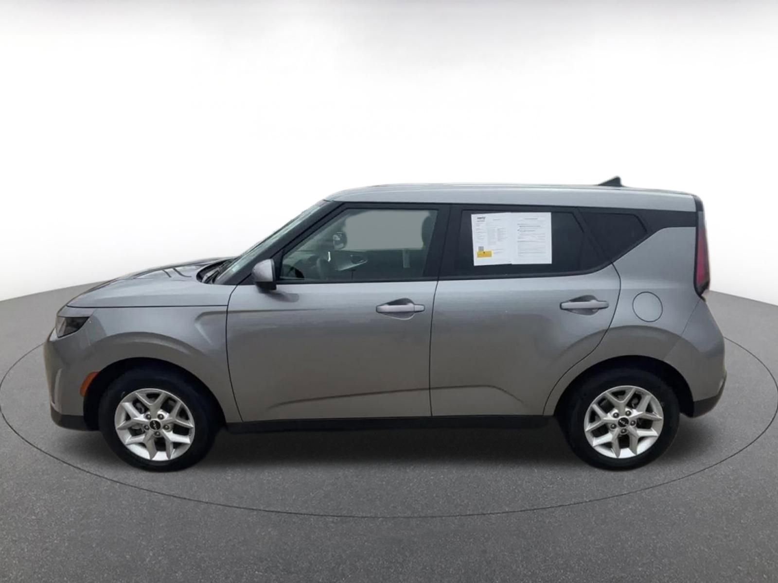 Used 2025 Kia Soul LX w/ LX Technology Package image 9