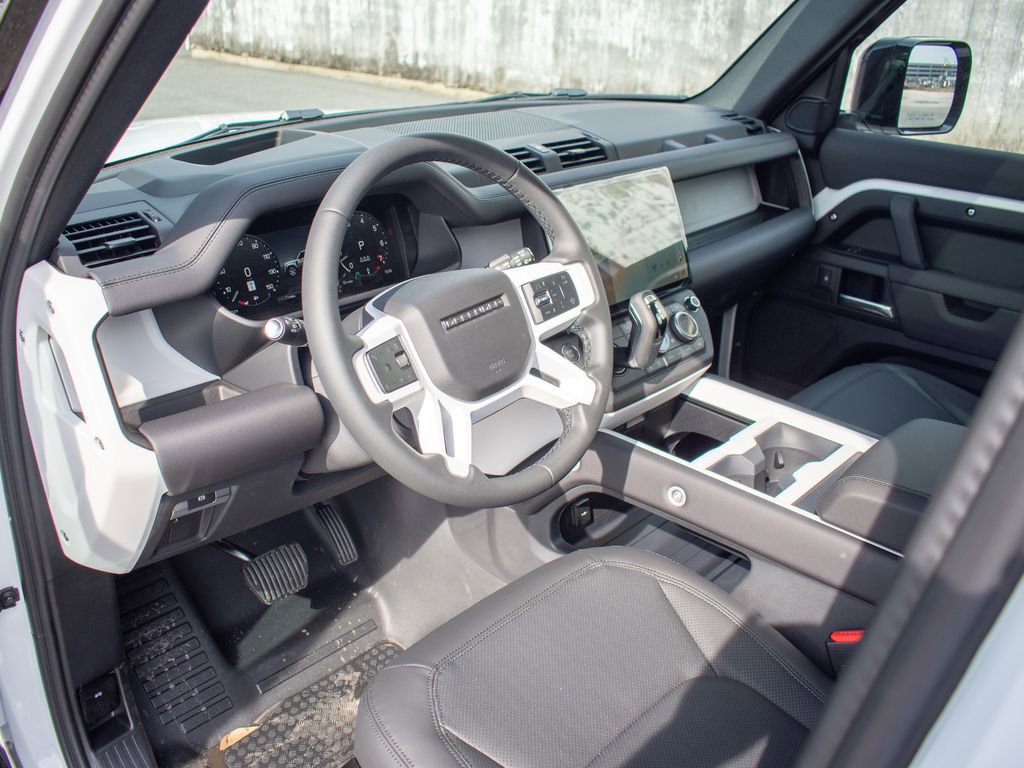 New 2026 Land Rover Defender 110 X-Dynamic SE image 11