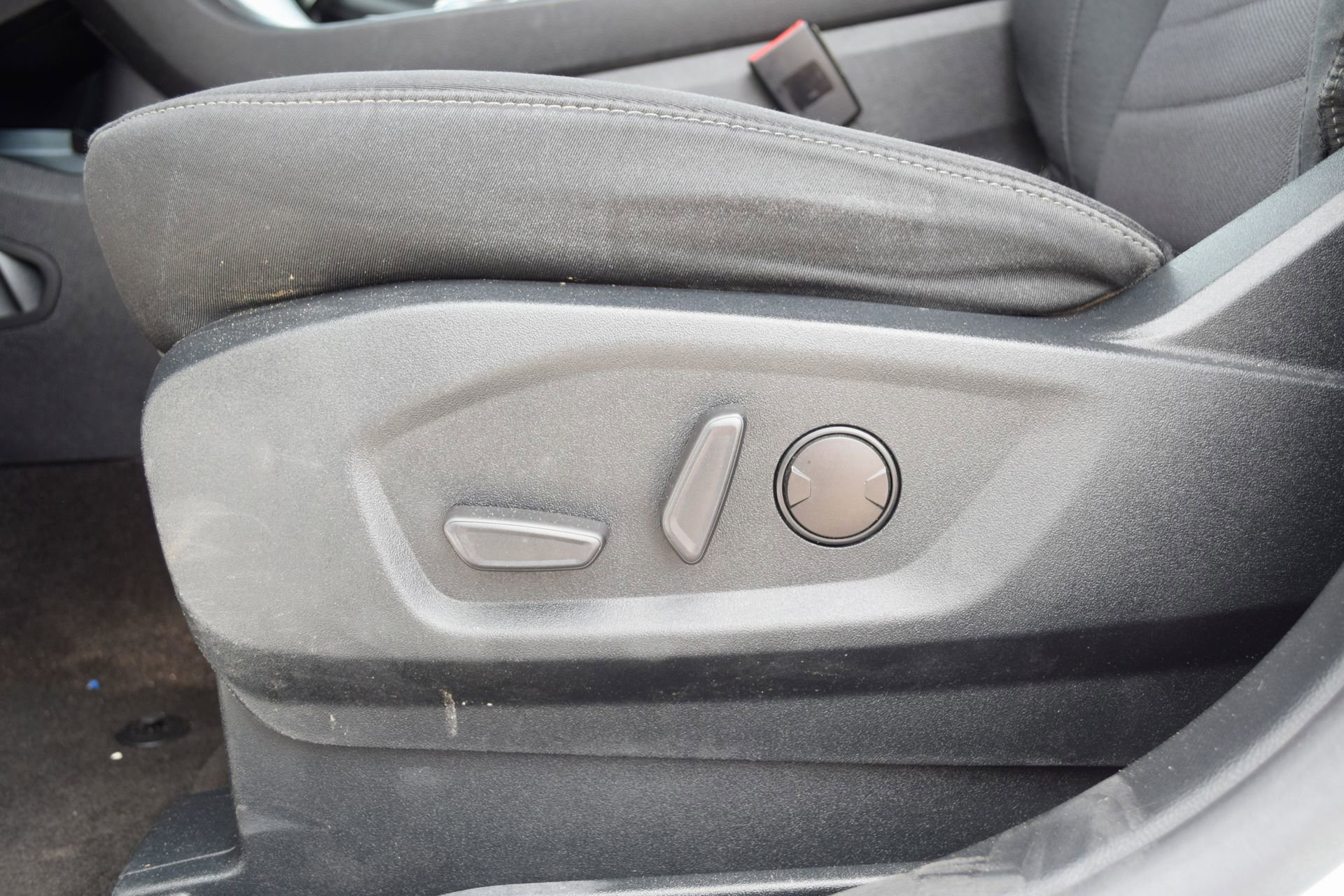 Certified 2020 Ford Edge SE image 15