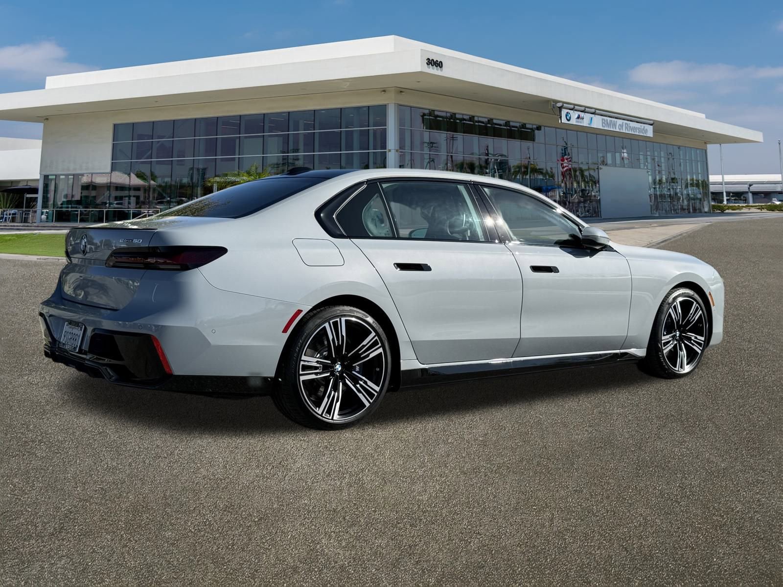 Used 2025 BMW i7 eDrive50 w/ M Sport Package image 11