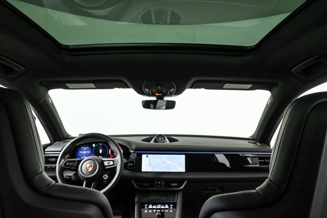 Certified 2025 Porsche Macan Electric image 18