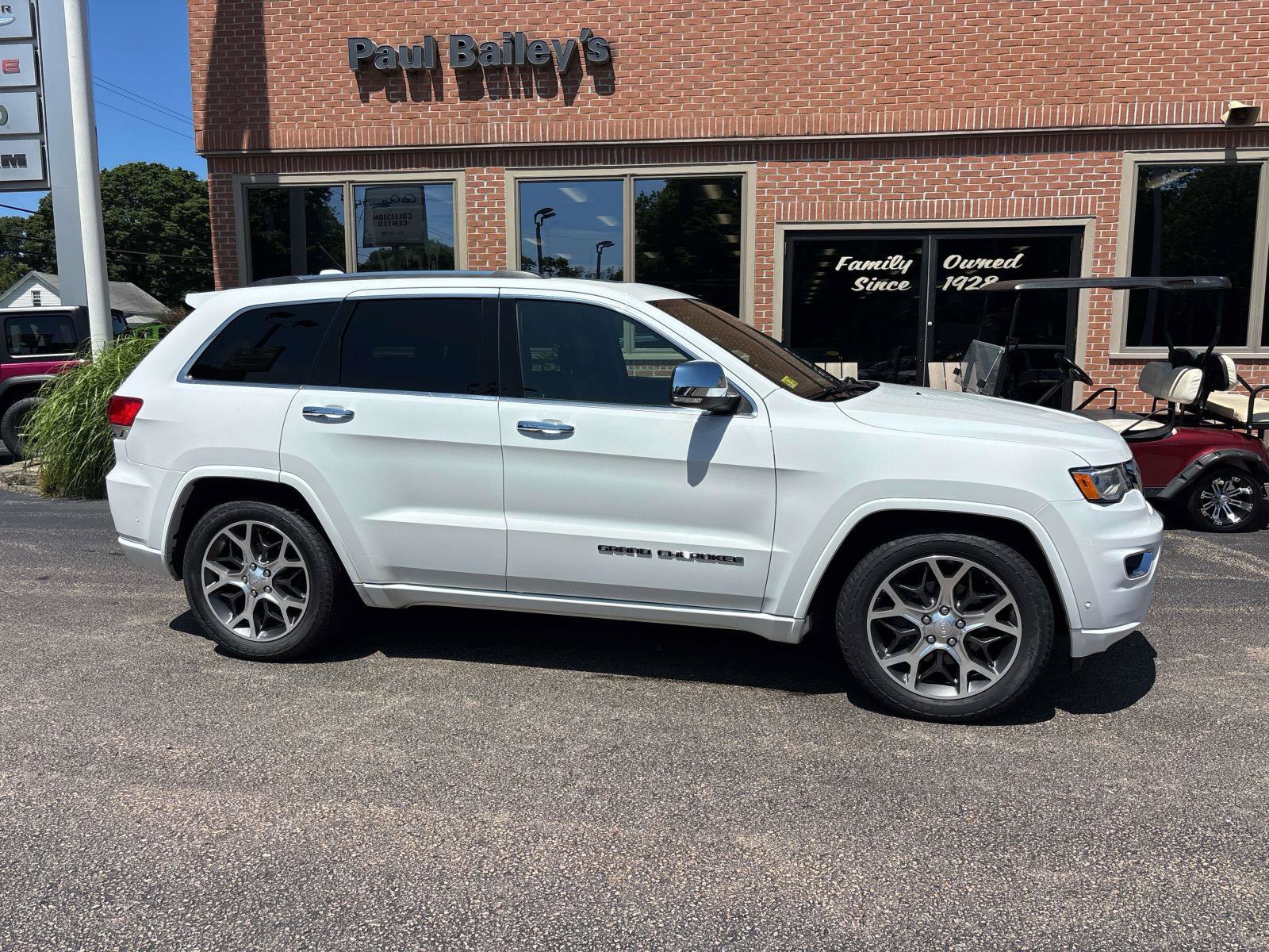 Used 2019 Jeep Grand Cherokee Overland AWD/4WD image 29