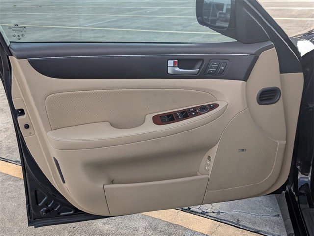 Used 2012 Hyundai Genesis 3.8 w/ Premium Pkg image 10