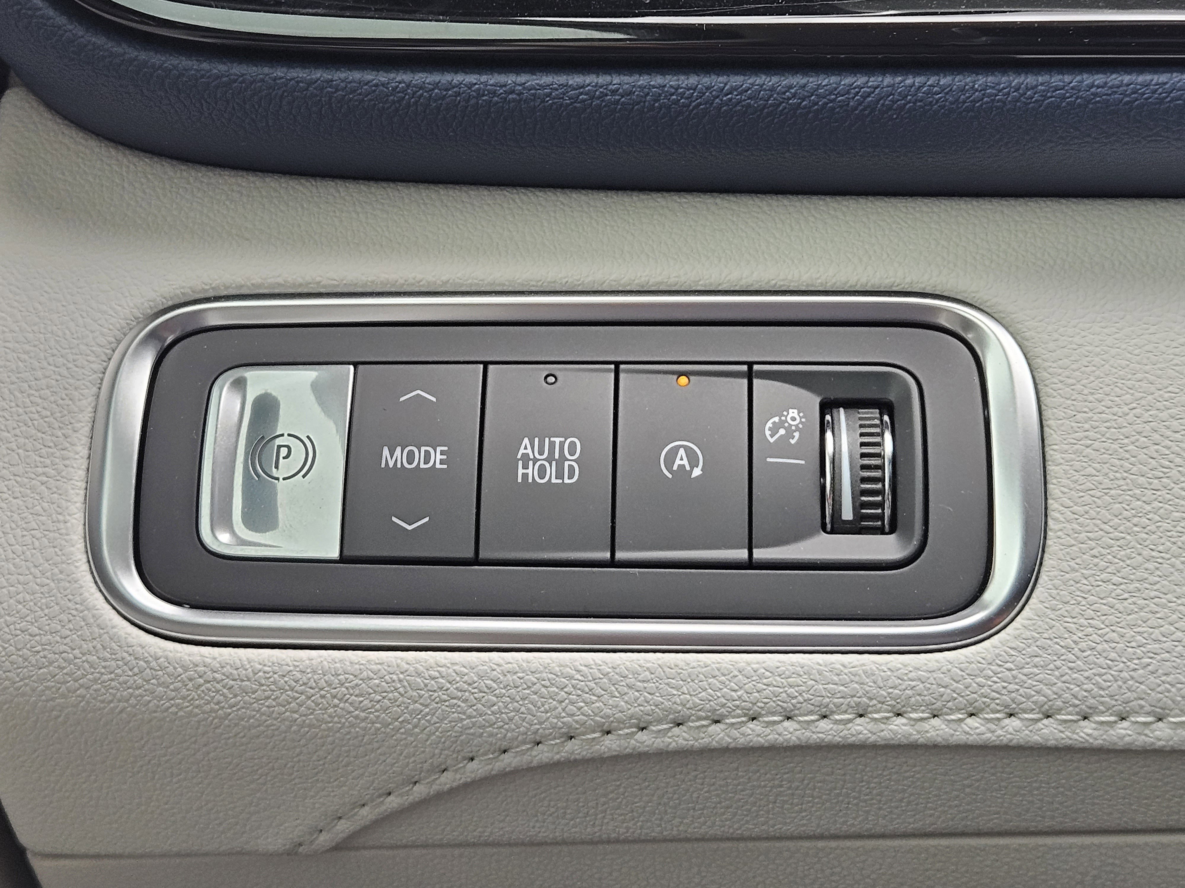 Used 2025 Buick Enclave Avenir w/ Trailering Package, 5000 lbs. image 24