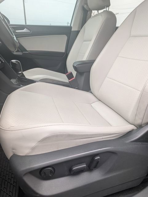 Used 2018 Volkswagen Tiguan SE w/ 3rd Row Seat Package image 30