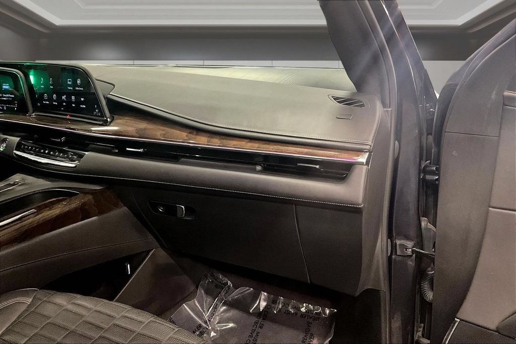 Used 2023 Cadillac Escalade ESV Premium Luxury Platinum w/ LPO, Floor Liner Package AWD/4WD image 27