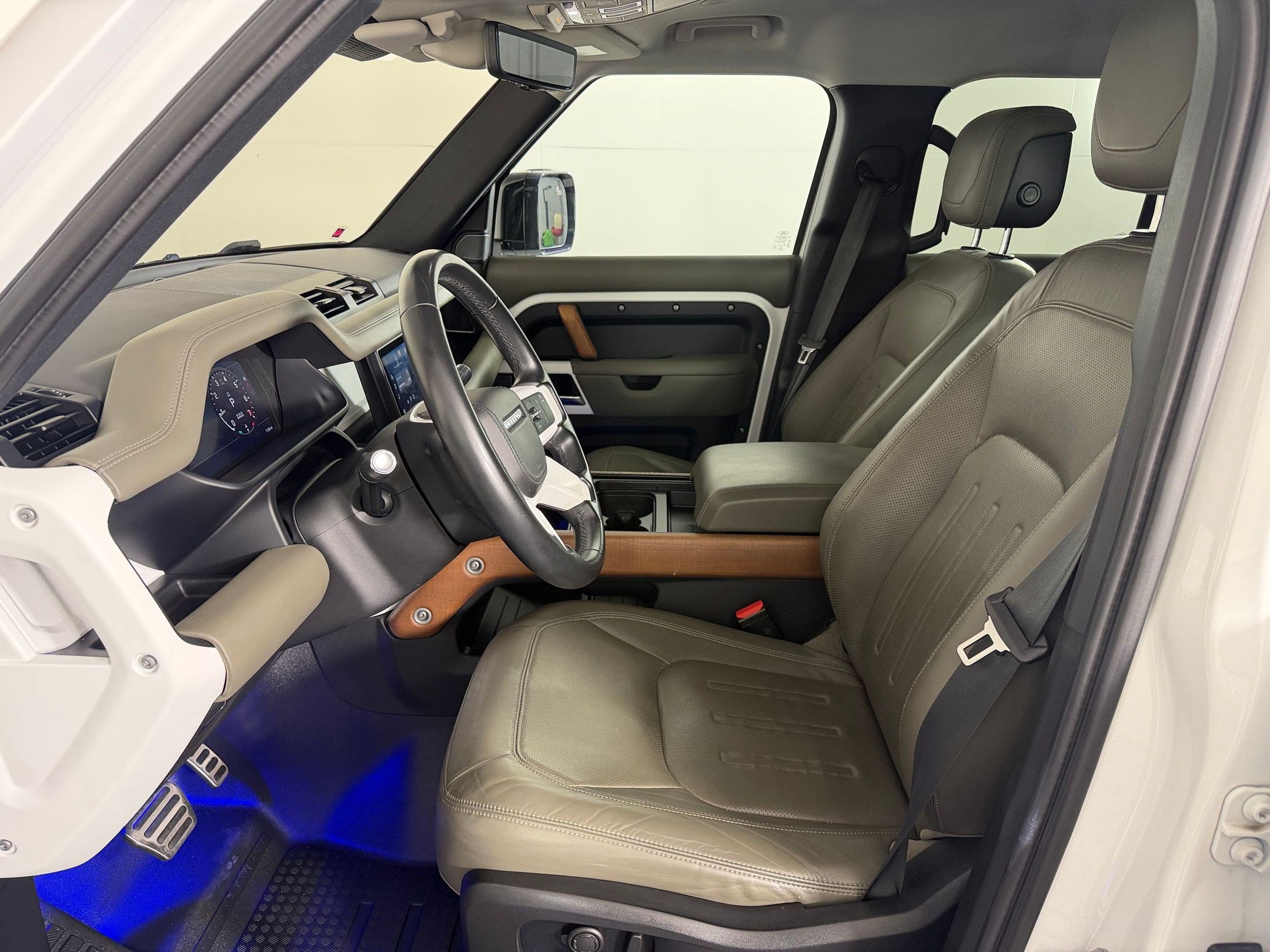 Used 2020 Land Rover Defender 110 HSE AWD/4WD image 5