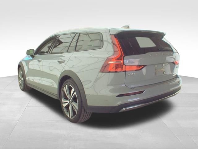 Used 2025 Volvo V60 B5 Cross Country Plus AWD/4WD image 5