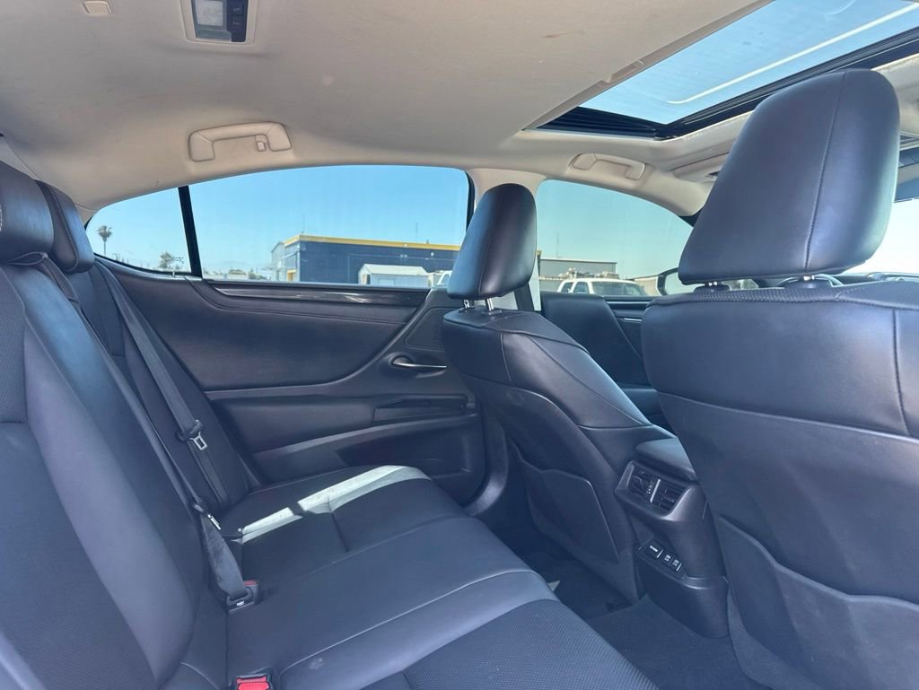 Used 2020 Lexus ES 300h w/ Accessory Package FWD image 9