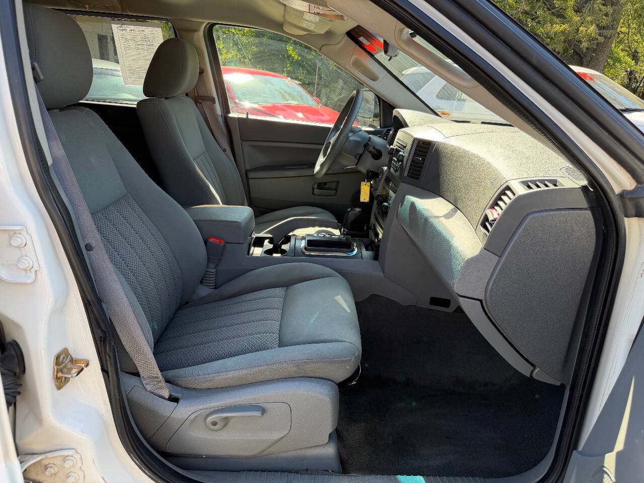 Used 2005 Jeep Grand Cherokee Laredo w/ Cargo Convenience Group AWD/4WD image 10