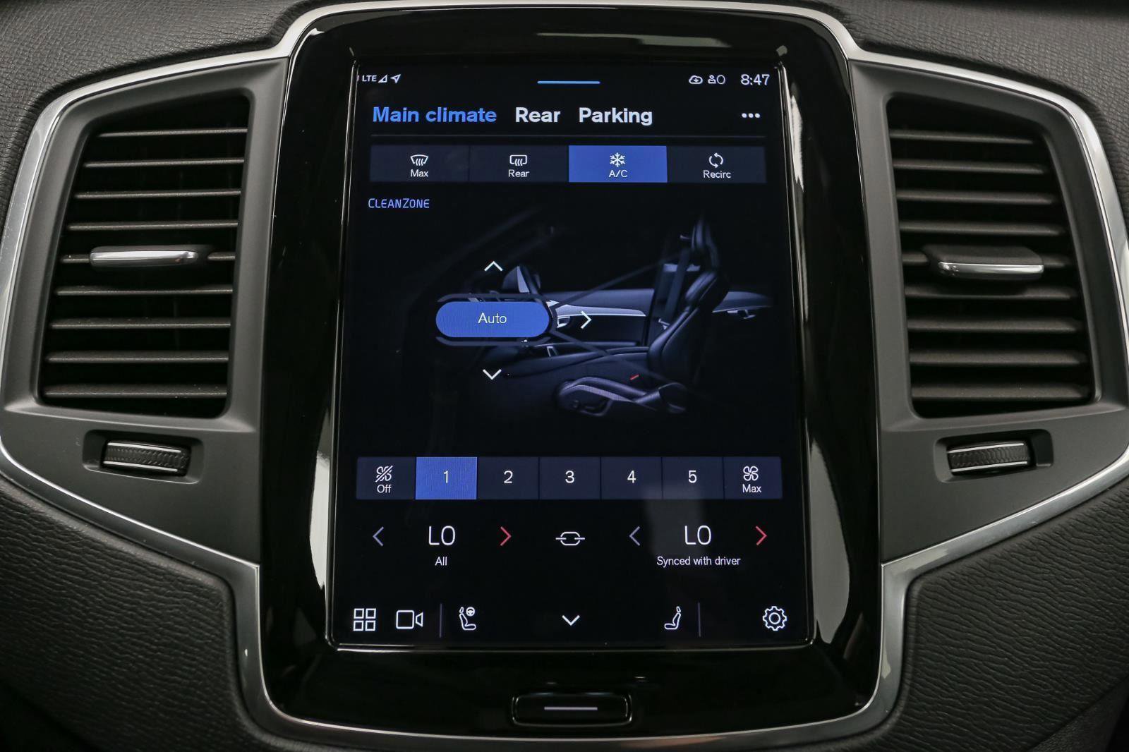 Used 2024 Volvo XC90 B5 Core w/ Climate Package image 33