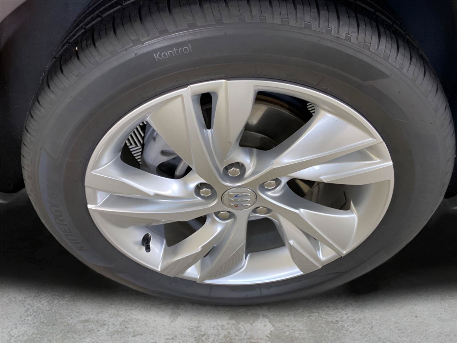 Certified 2024 Buick Encore GX Preferred w/ Comfort Package FWD image 29