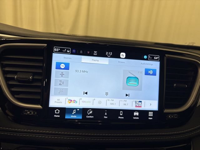 Used 2026 Chrysler Pacifica Limited FWD image 21