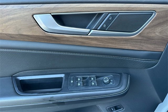 Used 2024 Volkswagen Atlas SE image 11