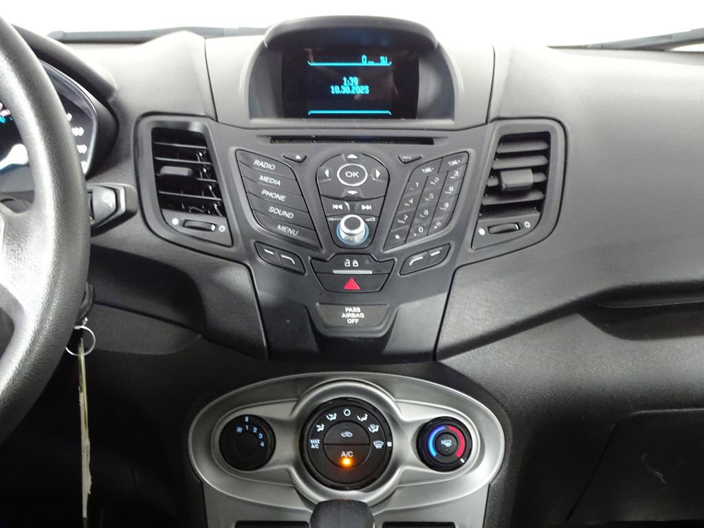 Used 2017 Ford Fiesta SE image 29