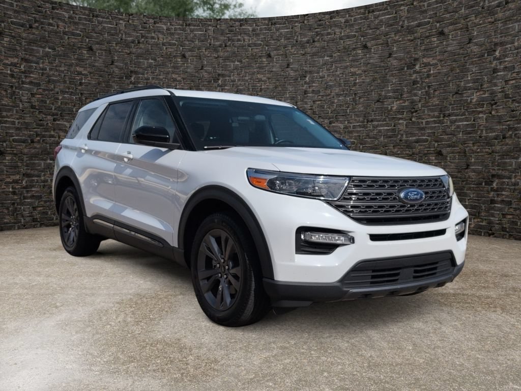 Used 2022 Ford Explorer XLT w/ Equipment Group 202A AWD/4WD image 2