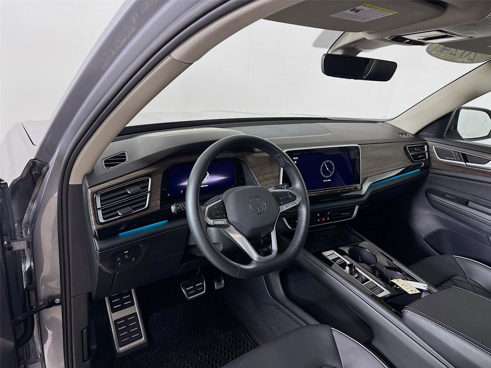 Used 2024 Volkswagen Atlas SEL Premium R-Line image 25