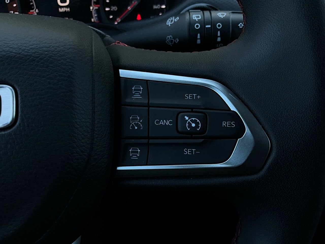 Used 2025 Jeep Compass Trailhawk image 35