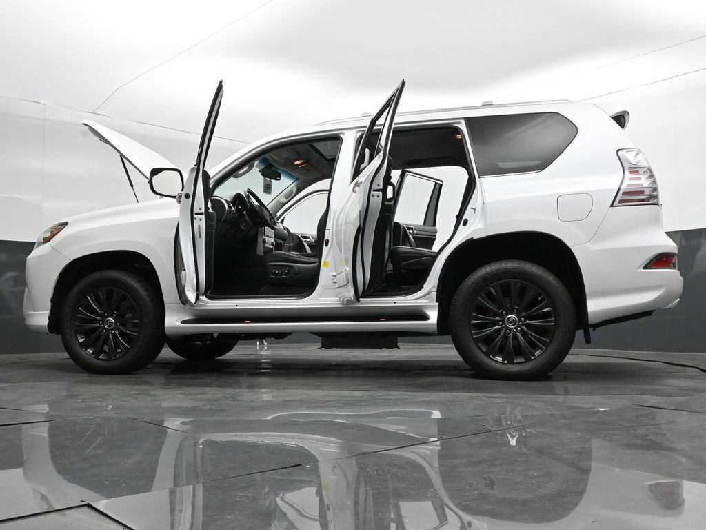 Used 2016 Lexus GX 460 w/ Premium Package AWD/4WD image 38