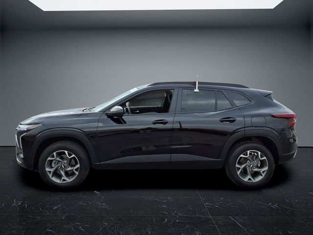 Used 2025 Chevrolet Trax LT FWD image 7