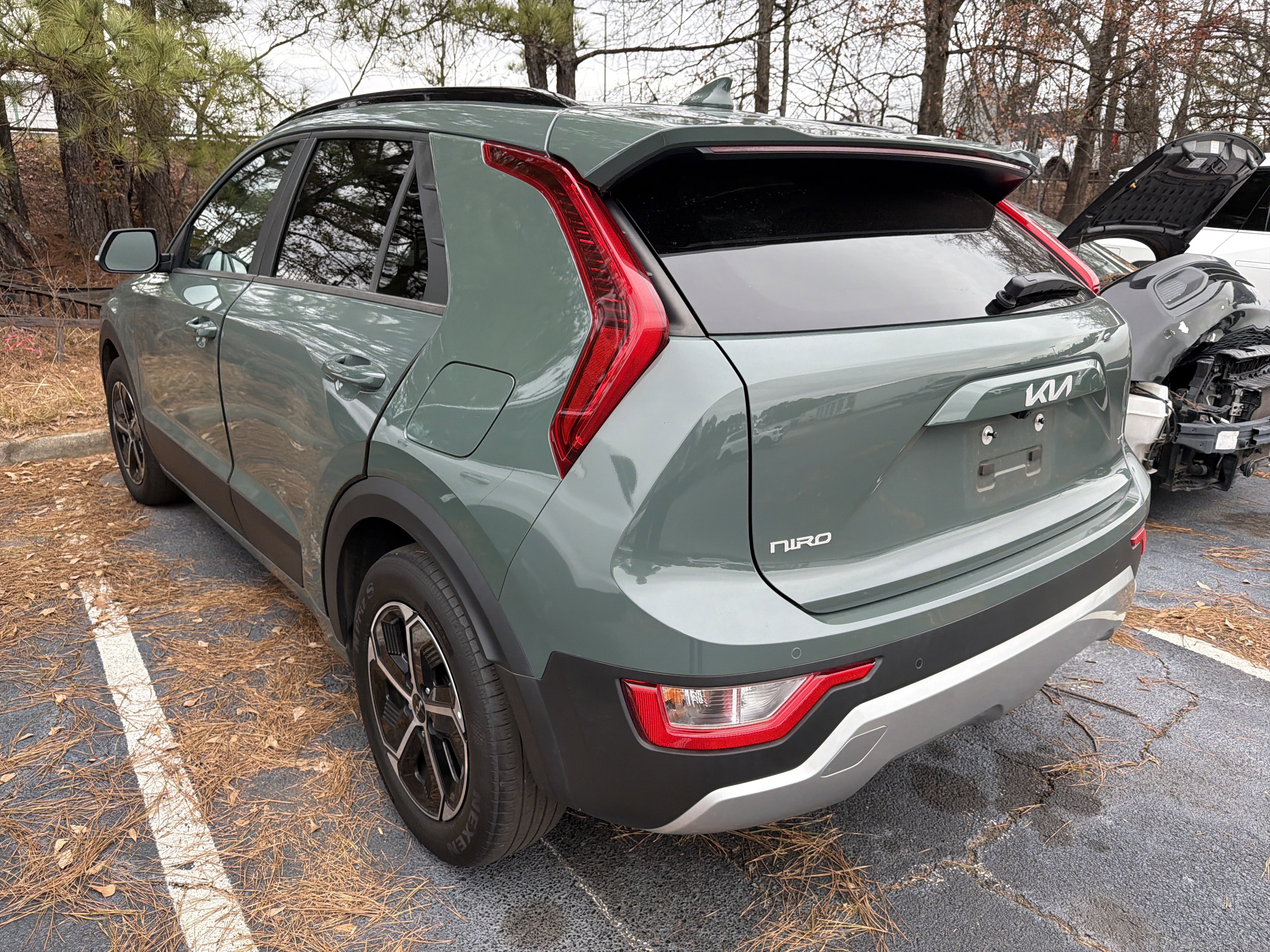 Used 2024 Kia Niro EX image 4