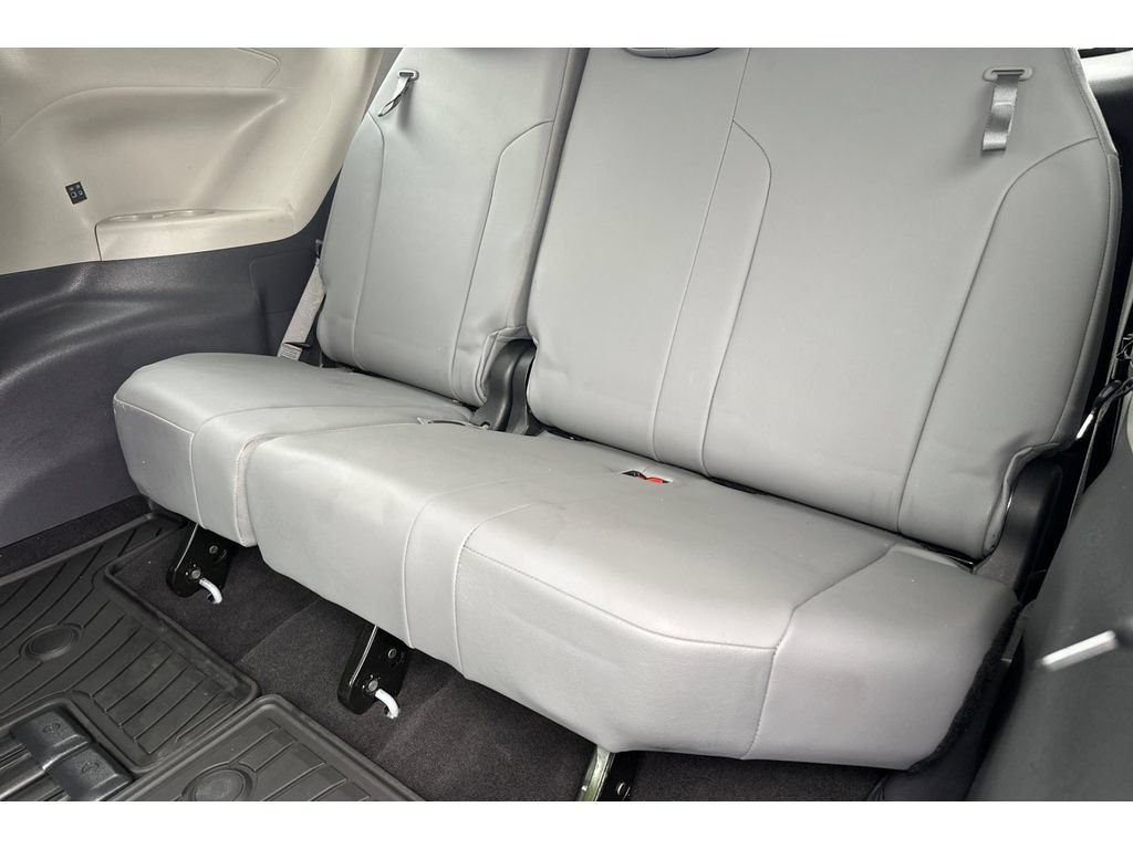 Used 2021 Toyota Sienna XLE FWD image 16