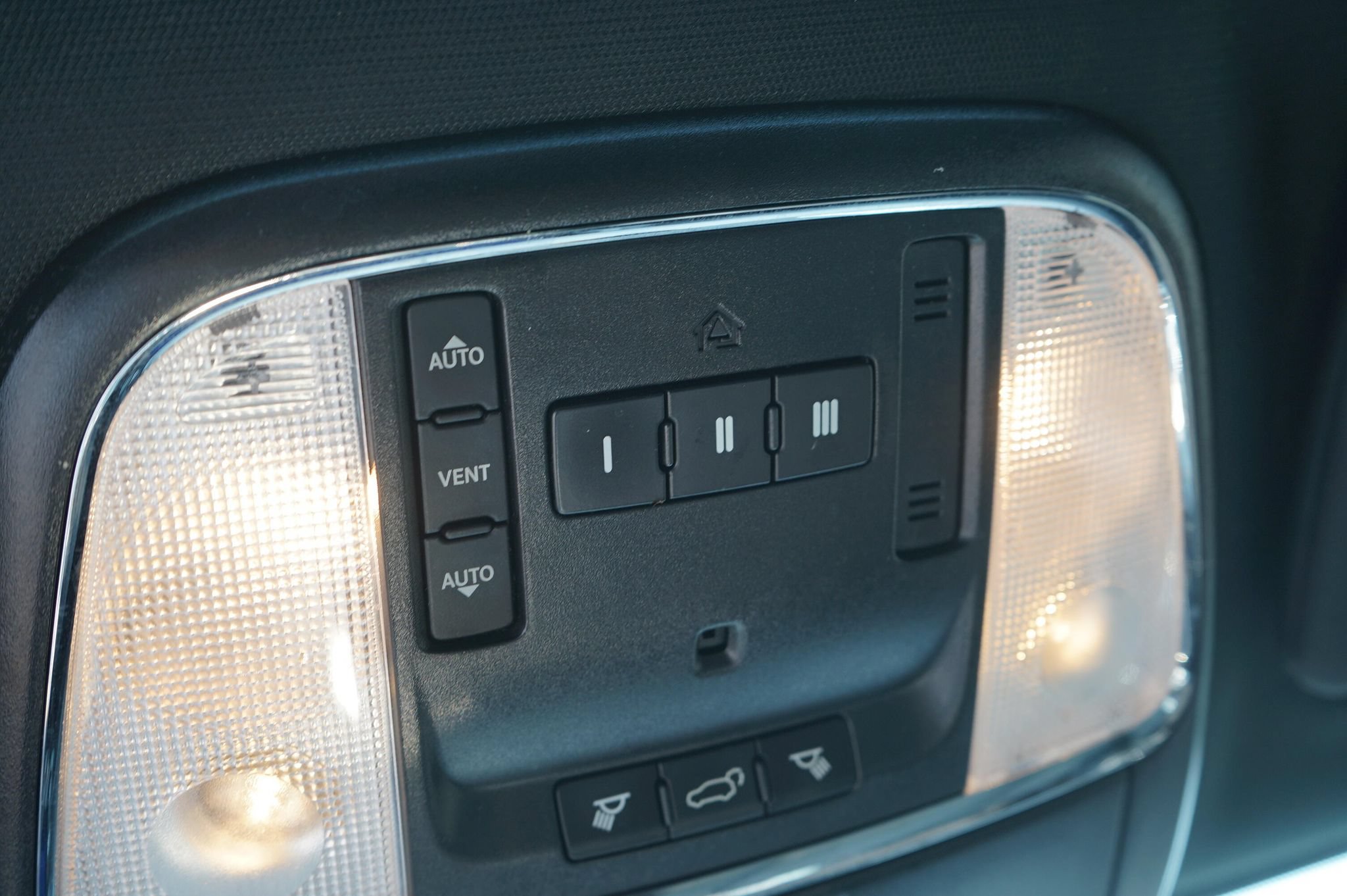 Used 2019 Jeep Grand Cherokee Laredo AWD/4WD image 24