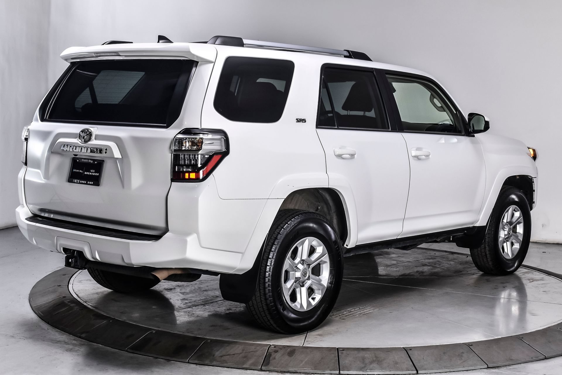 Used 2024 Toyota 4Runner SR5 AWD/4WD image 6
