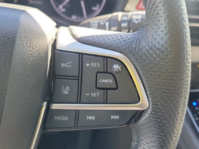 Used 2023 Toyota Sienna Limited FWD image 33