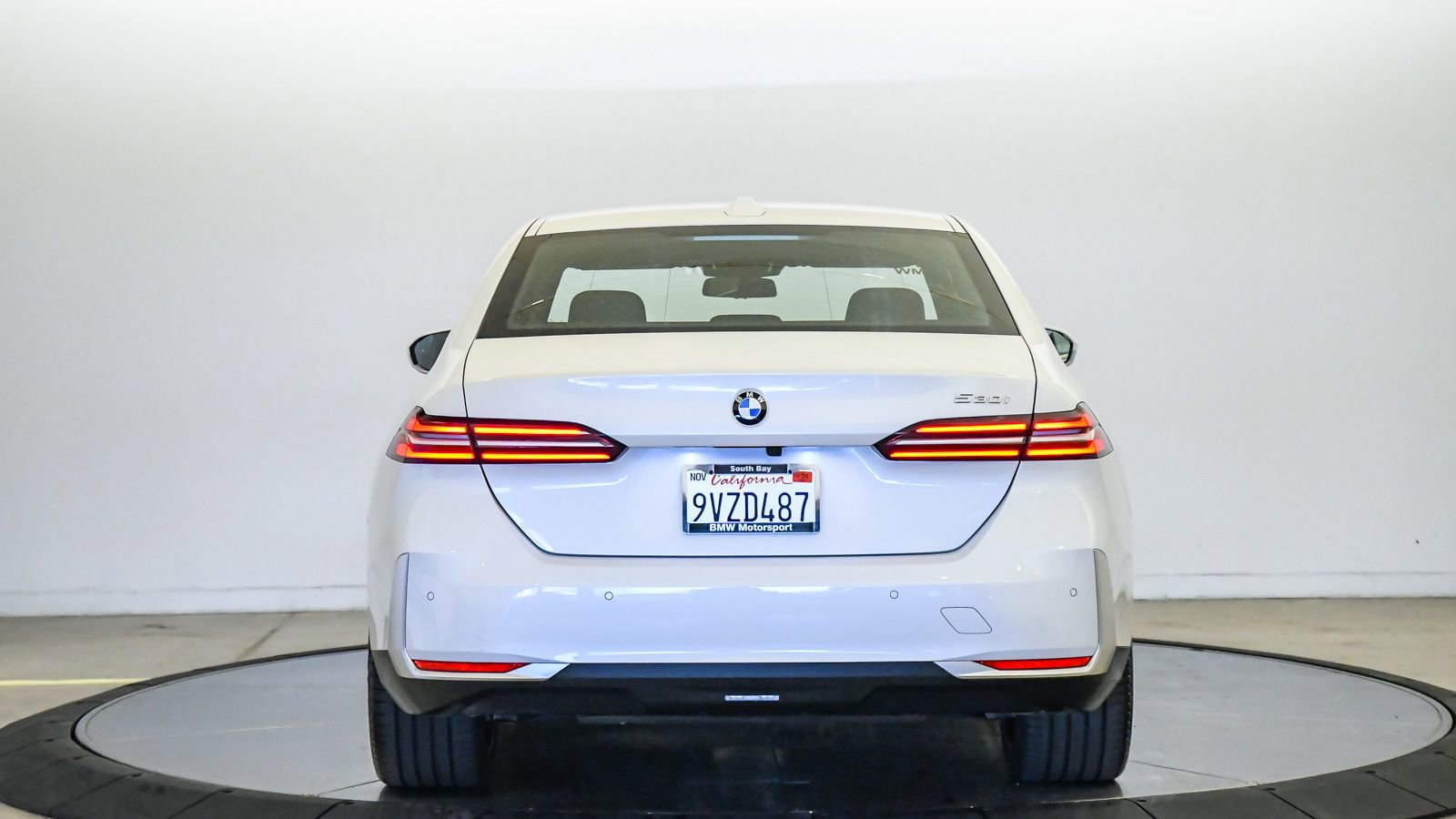 Used 2026 BMW 530i RWD image 3