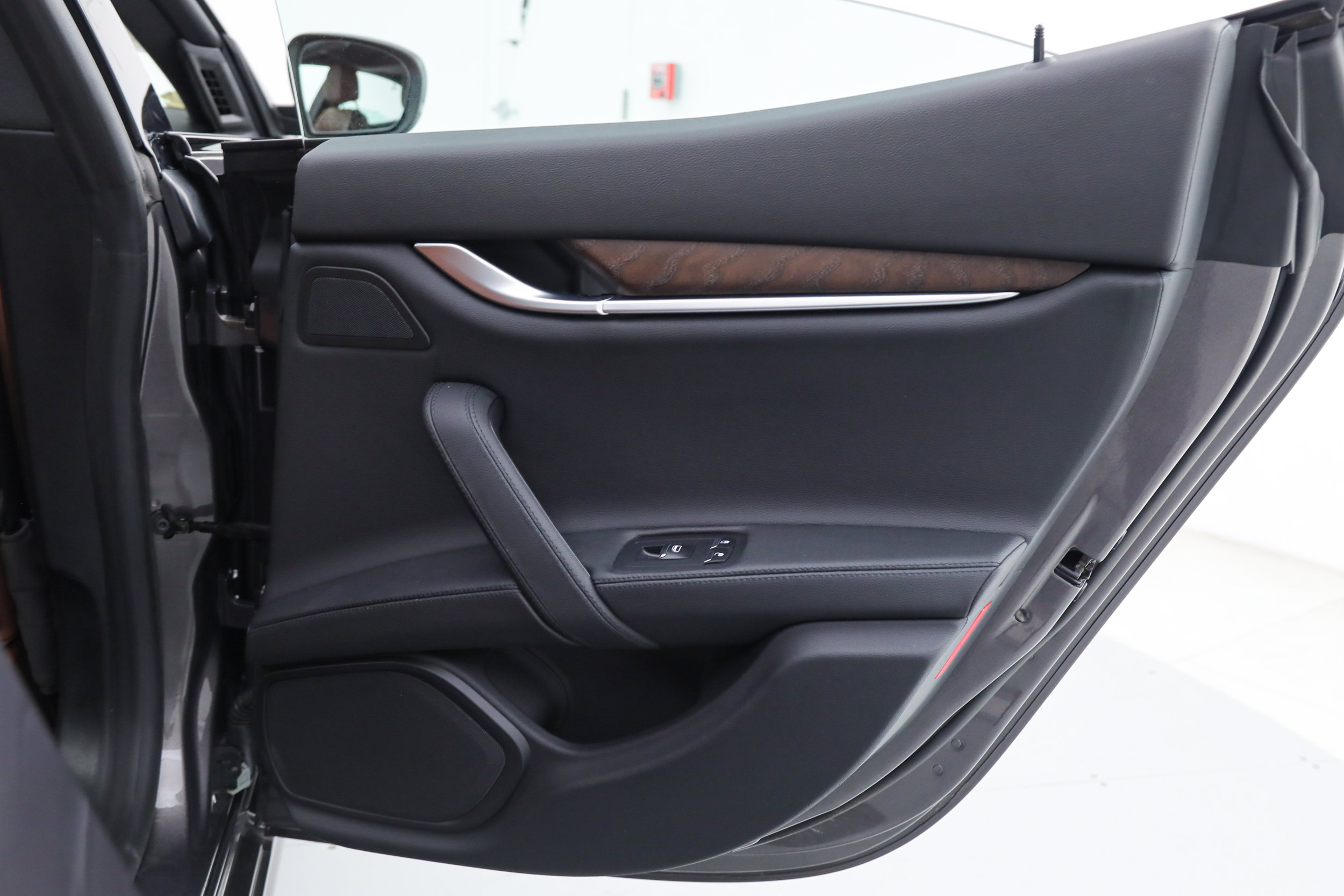 Certified 2023 Maserati Ghibli Modena RWD image 11