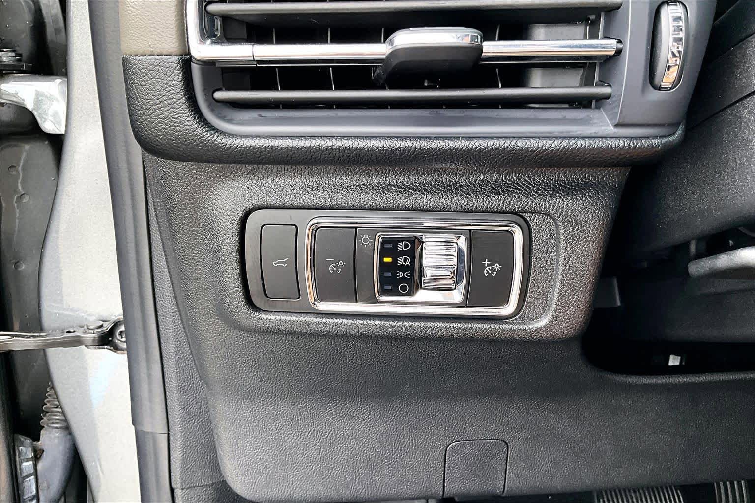 Used 2025 Lincoln Corsair FWD image 34