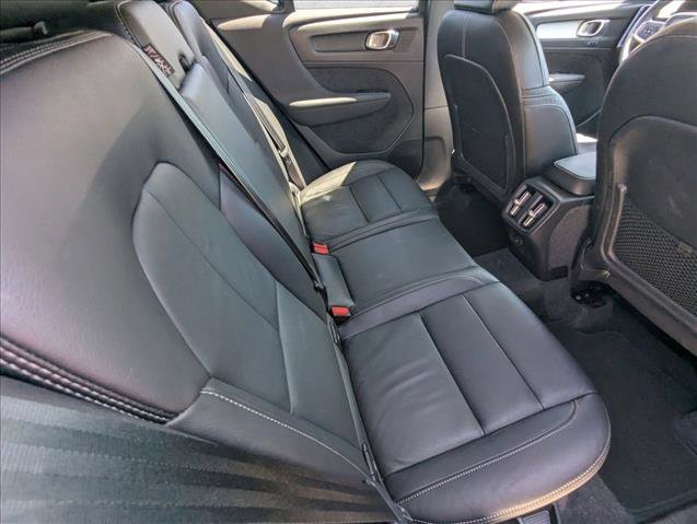 Used 2022 Volvo XC40 T5 Momentum w/ Premium Package AWD/4WD image 18