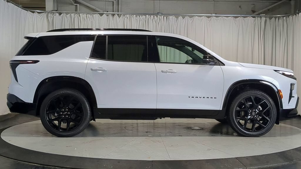 Used 2026 Chevrolet Traverse RS w/ LPO, Floor Liner Package AWD/4WD image 11
