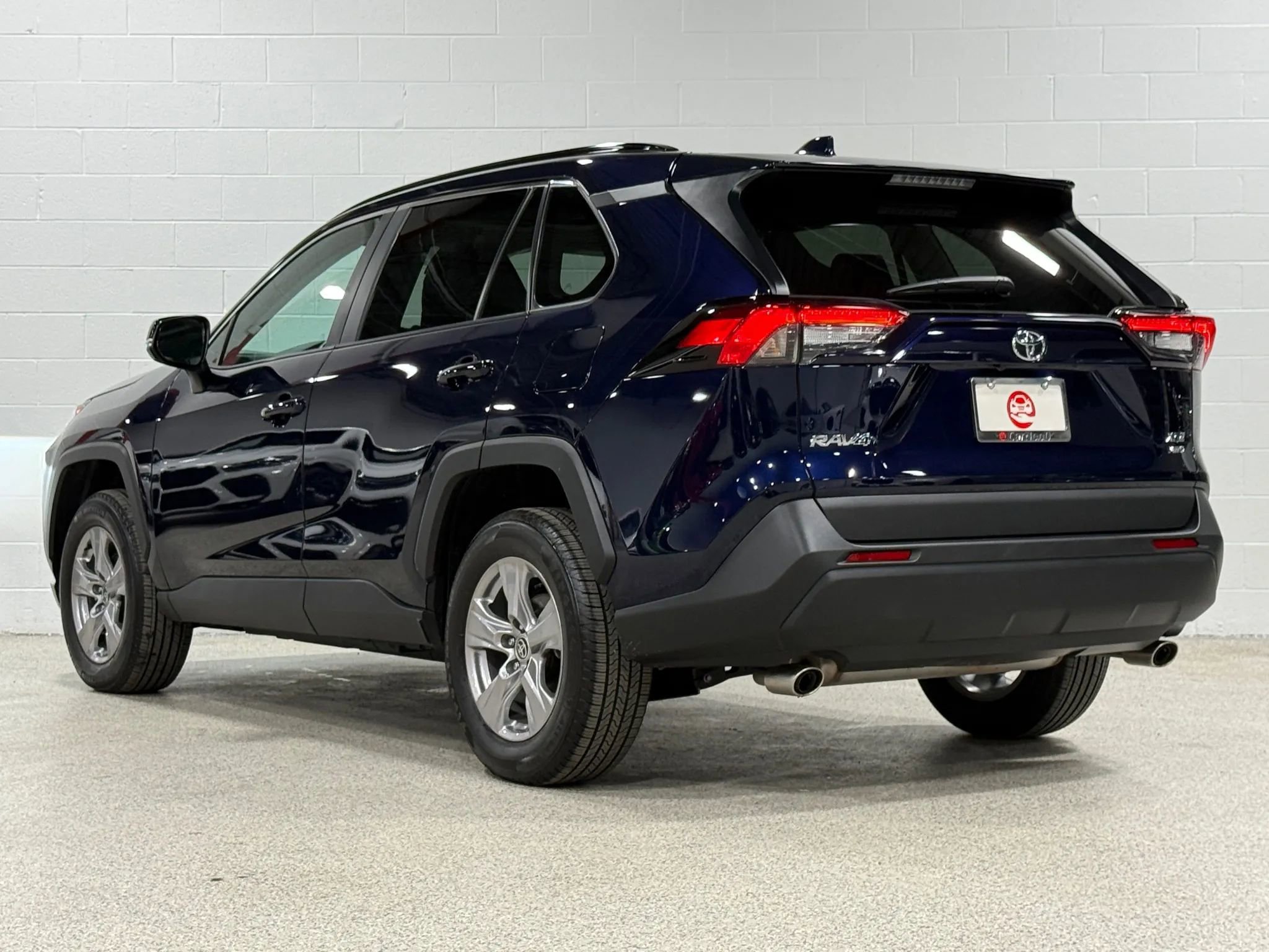 Used 2022 Toyota RAV4 XLE w/ Convenience Package image 8