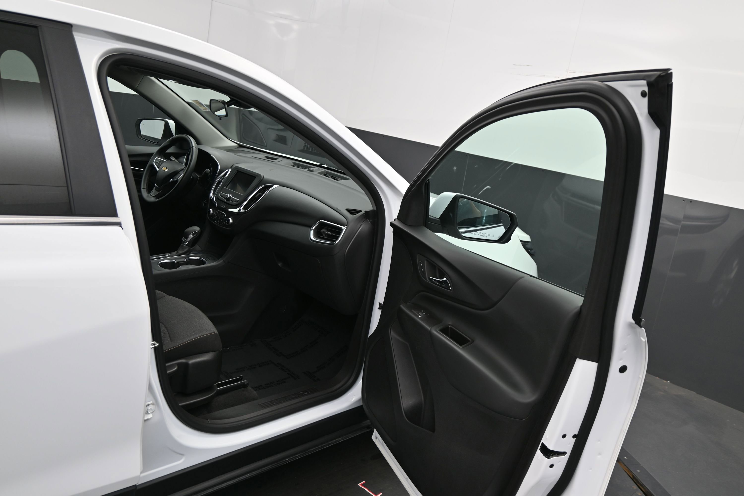 Used 2024 Chevrolet Equinox LT AWD/4WD image 13