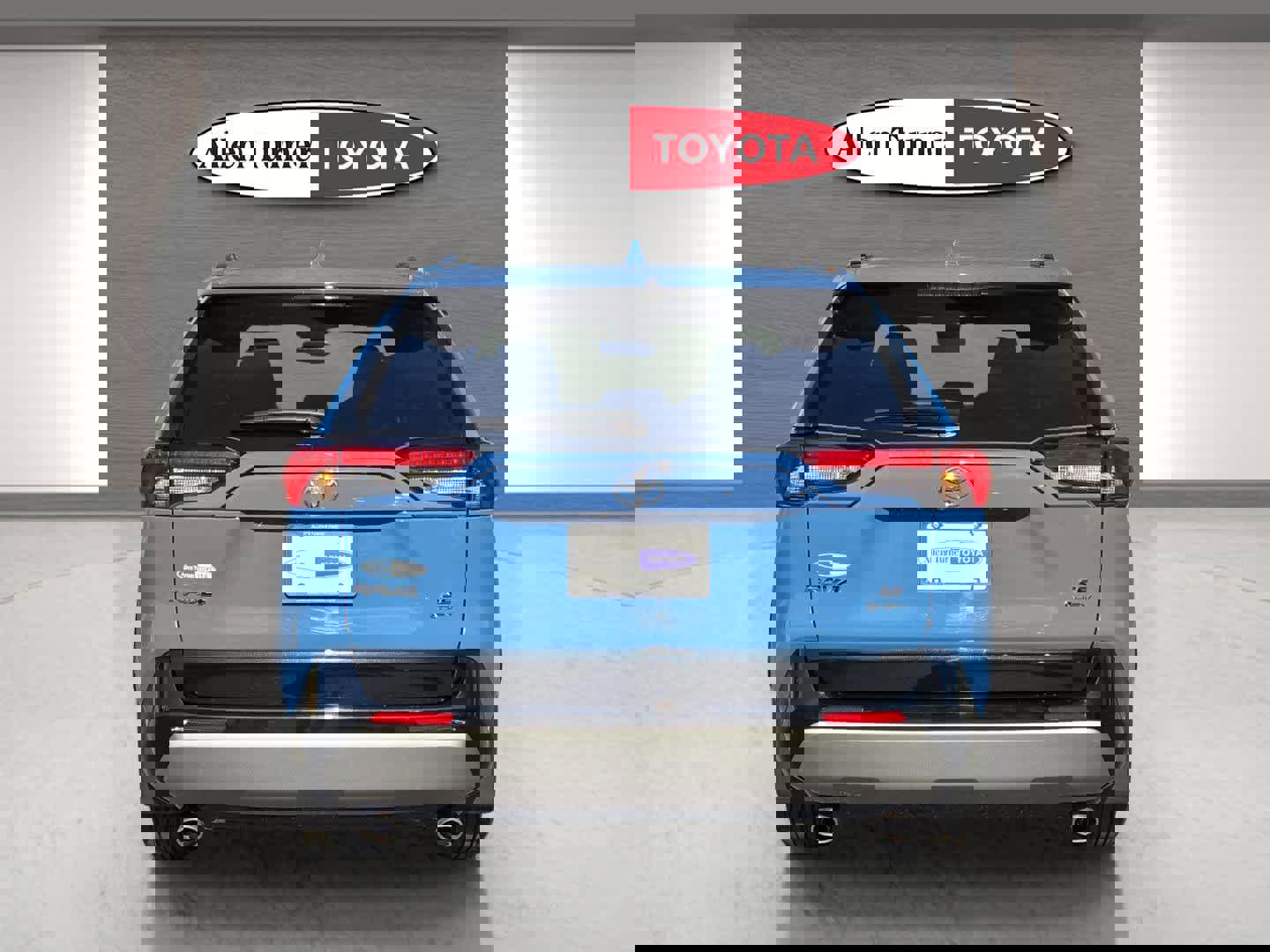 Used 2025 Toyota RAV4 SE image 7