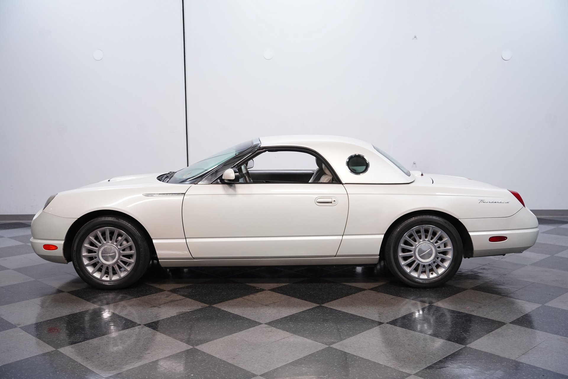 Used 2005 Ford Thunderbird 50th Anniversary RWD image 2