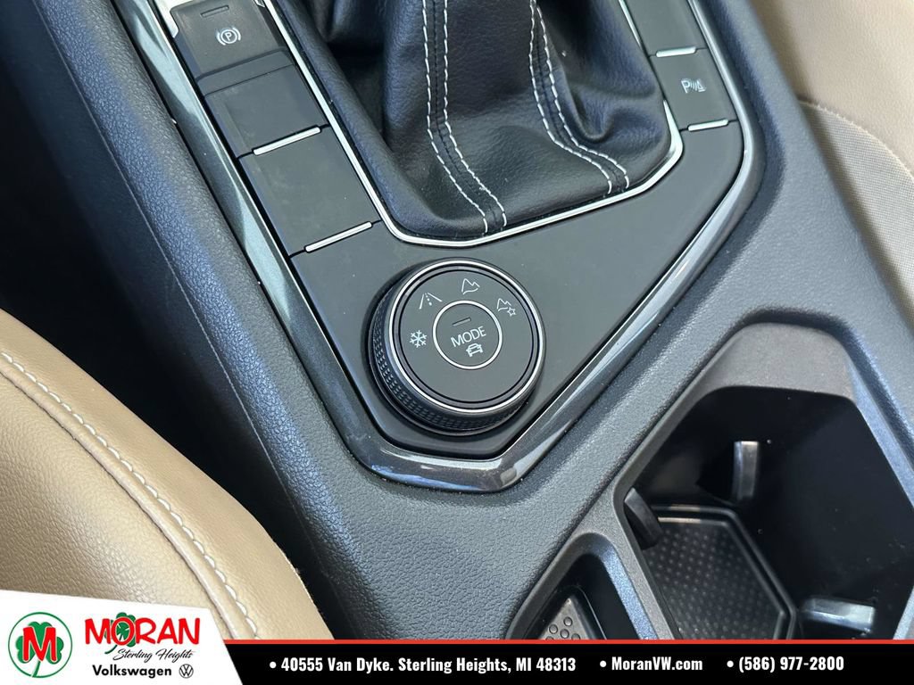 Certified 2023 Volkswagen Tiguan SE R-Line AWD/4WD image 32