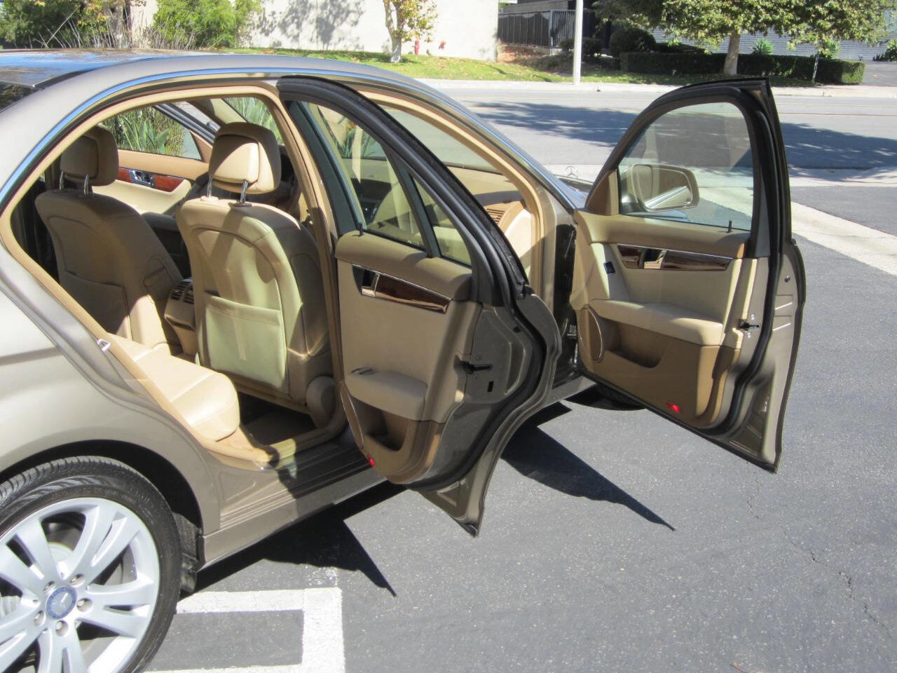 Used 2008 Mercedes-Benz C 300 Luxury image 14