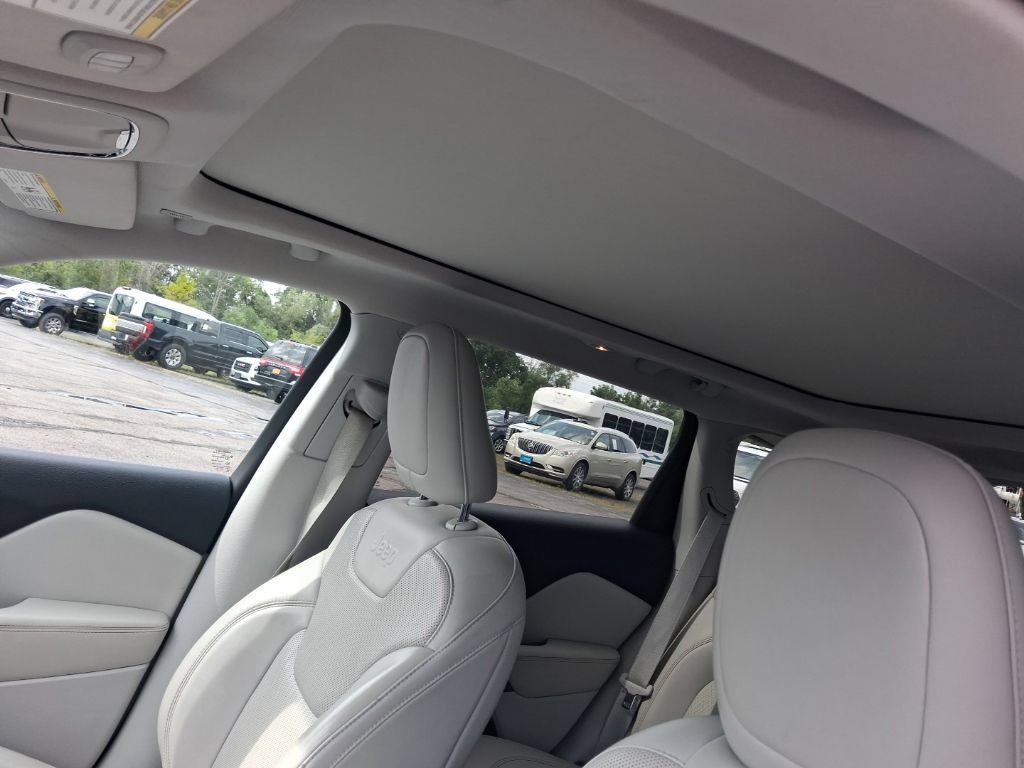 Used 2019 Jeep Cherokee Limited AWD/4WD image 9