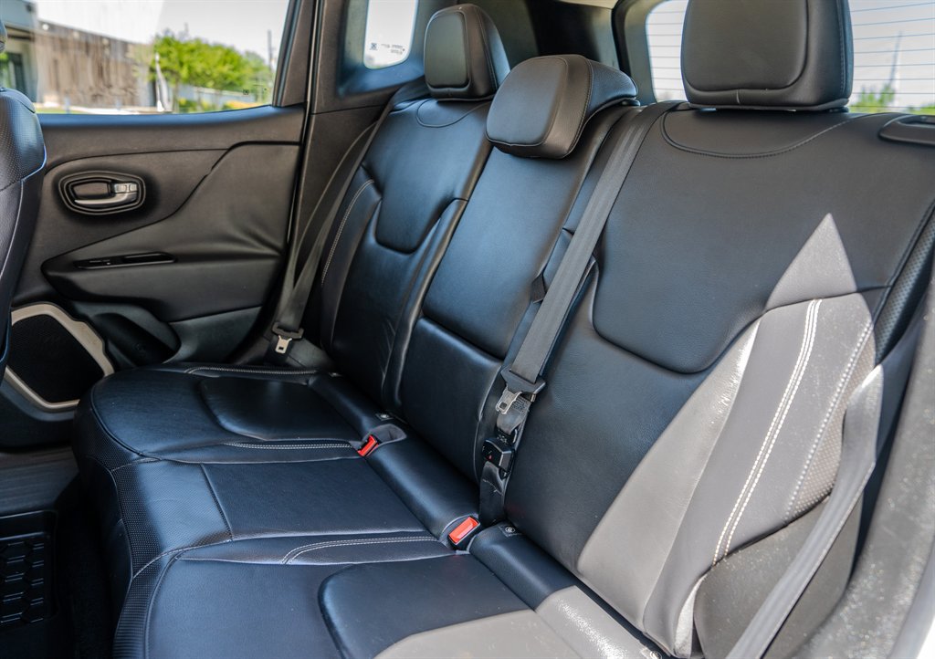Used 2016 Jeep Renegade Limited FWD image 29