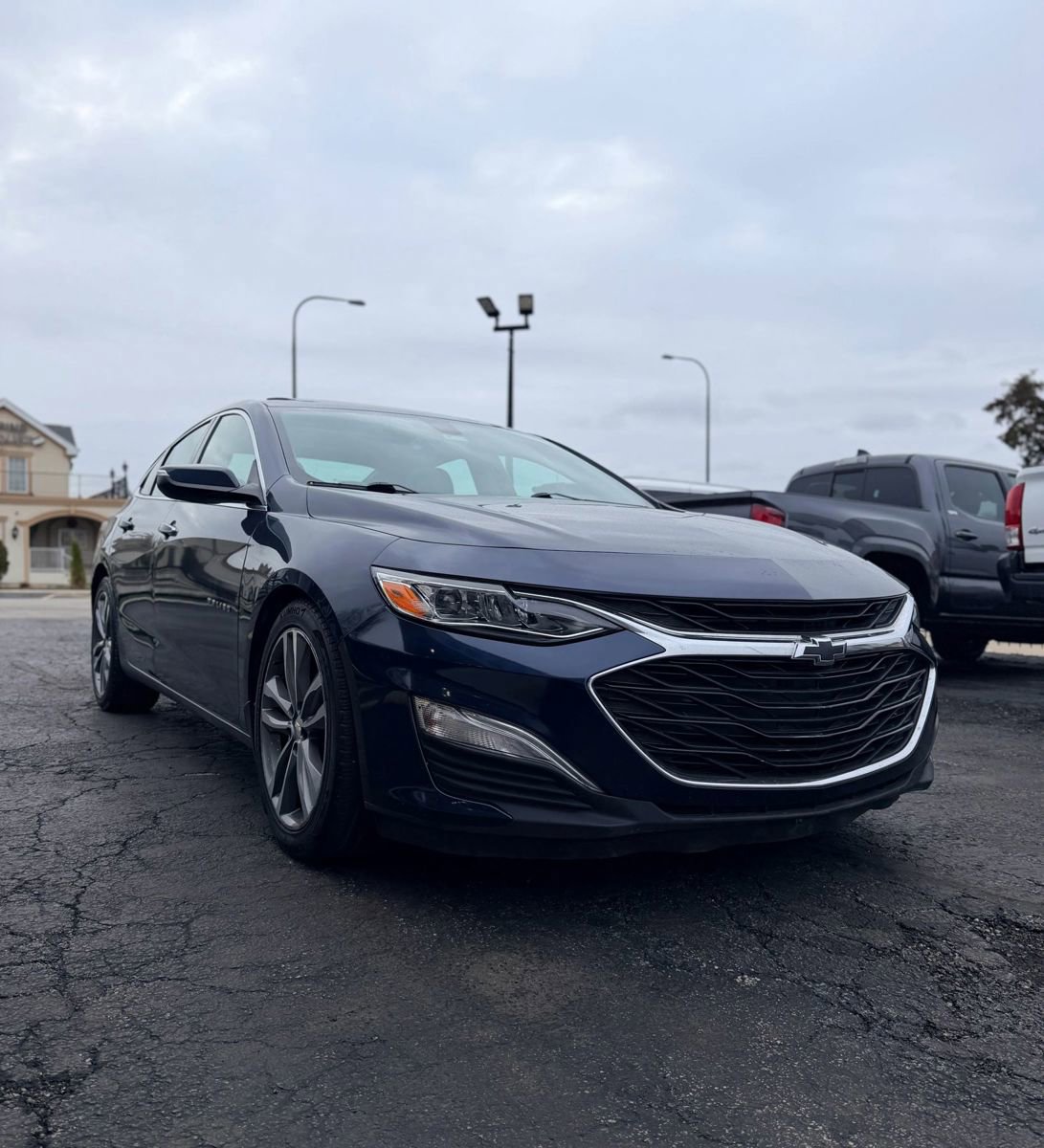 Used 2019 Chevrolet Malibu Premier w/ Sun and Wheel Package FWD image 3