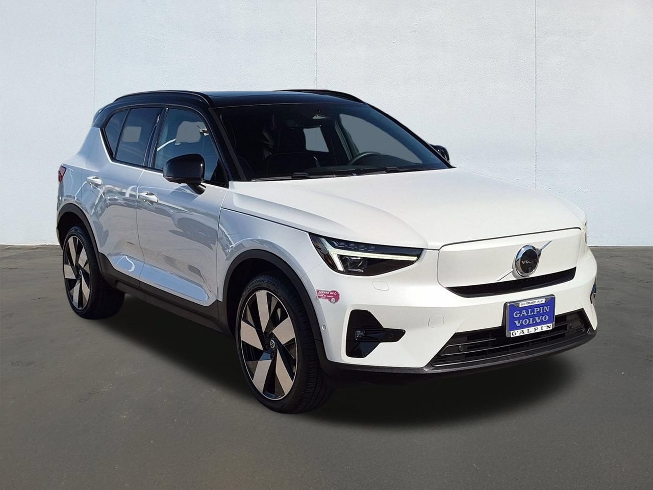 Certified 2023 Volvo XC40 Recharge Ultimate AWD/4WD image 3