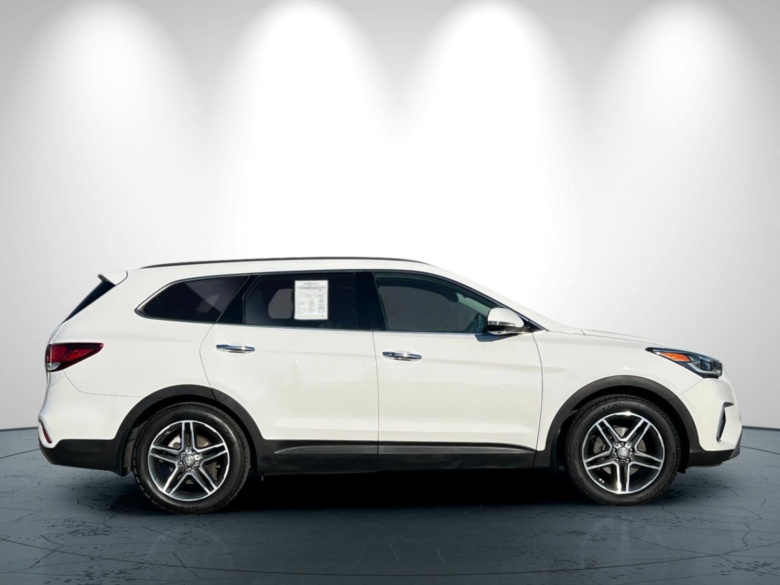 Used 2017 Hyundai Santa Fe SE w/ Cargo Package image 3