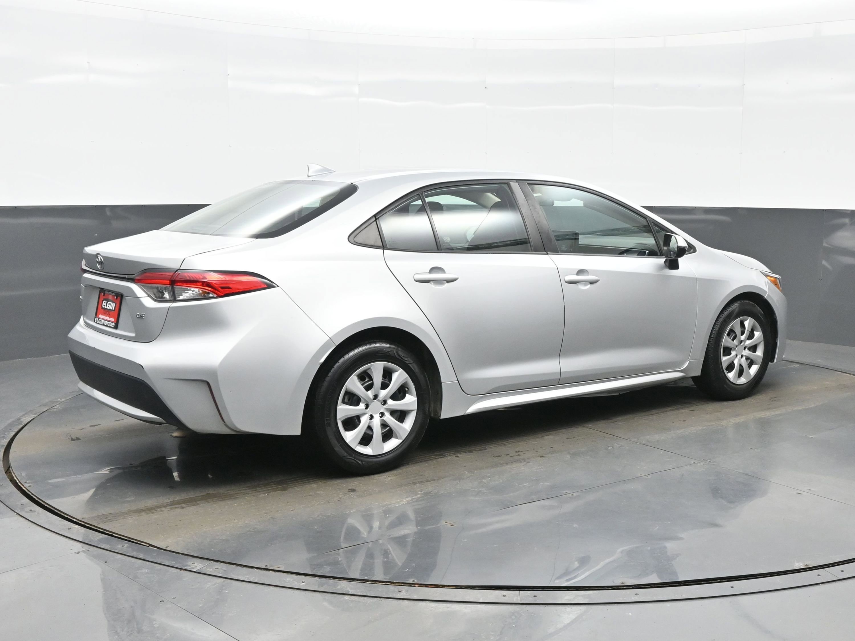 Used 2022 Toyota Corolla LE image 6