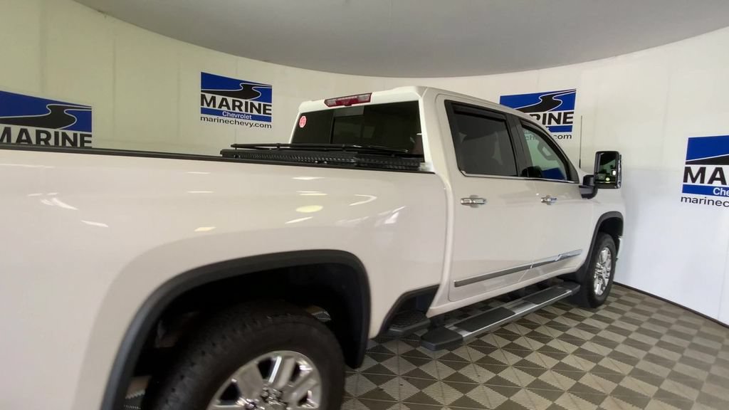 Used 2024 Chevrolet Silverado 2500 High Country w/ High Country Premium Package AWD/4WD image 2